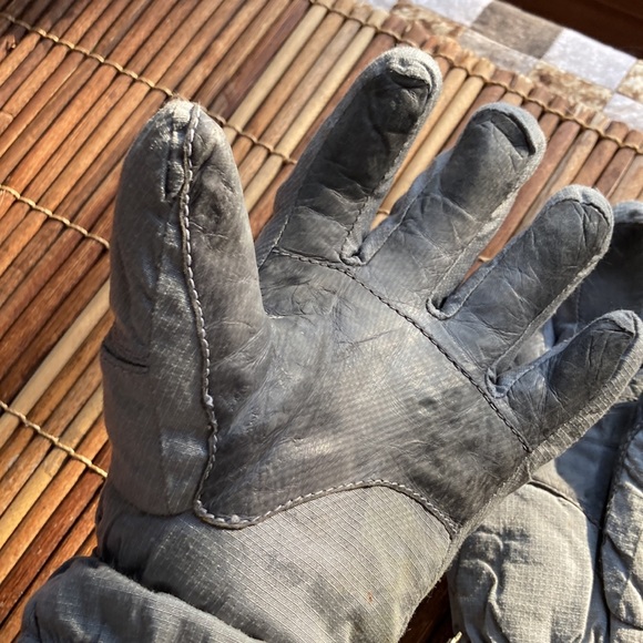 Insulated Grandoe Gloves - Picture 6 of 7